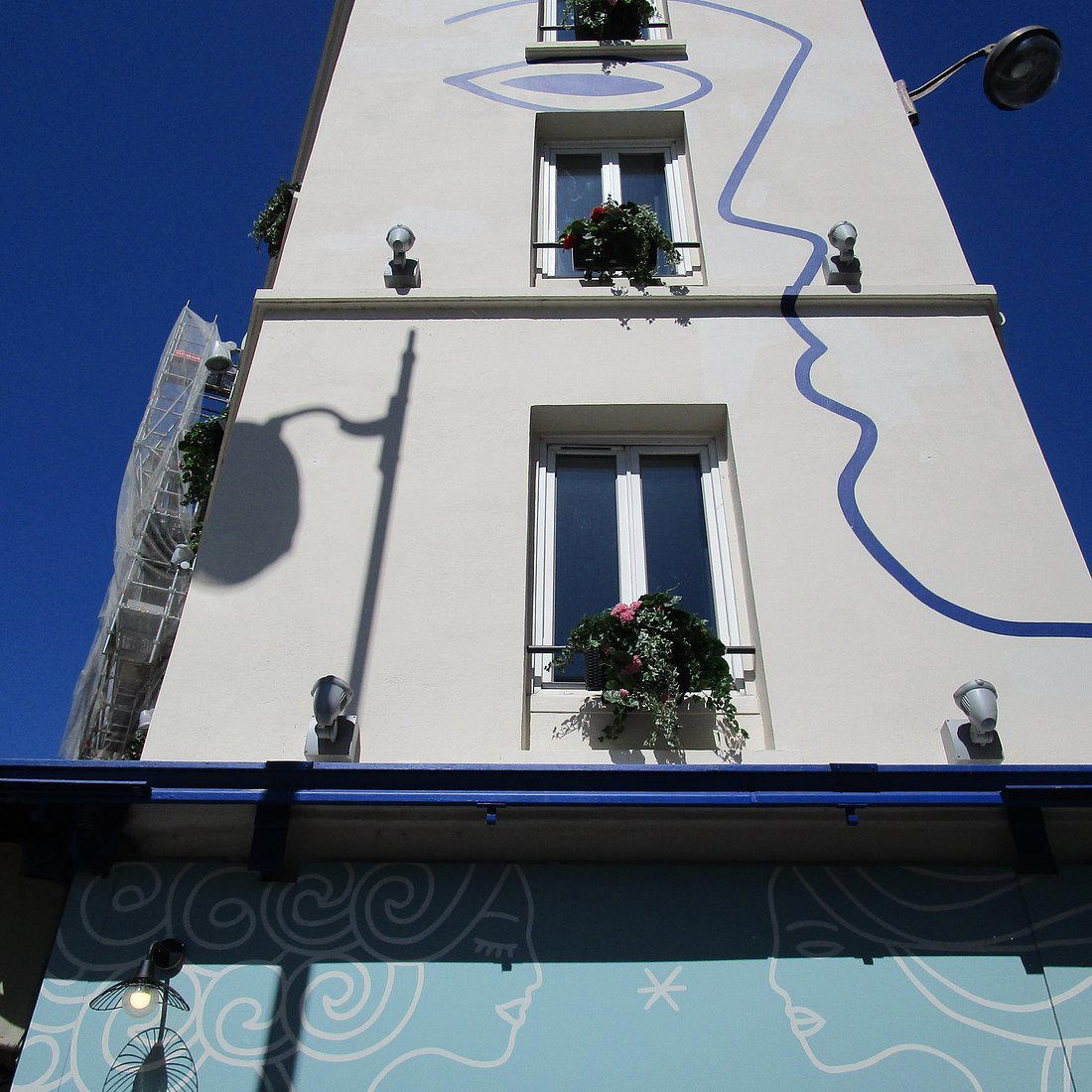 Auberge Flora, Paris, France