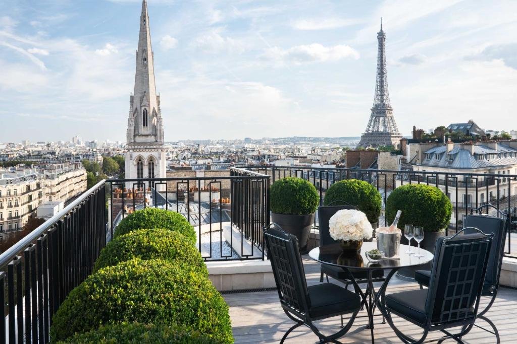 Four Seasons Hotel George V, Hotel in Paris