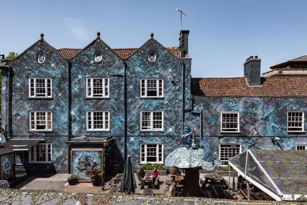 Full Moon Inn hotel in Bristol, United Kingdom