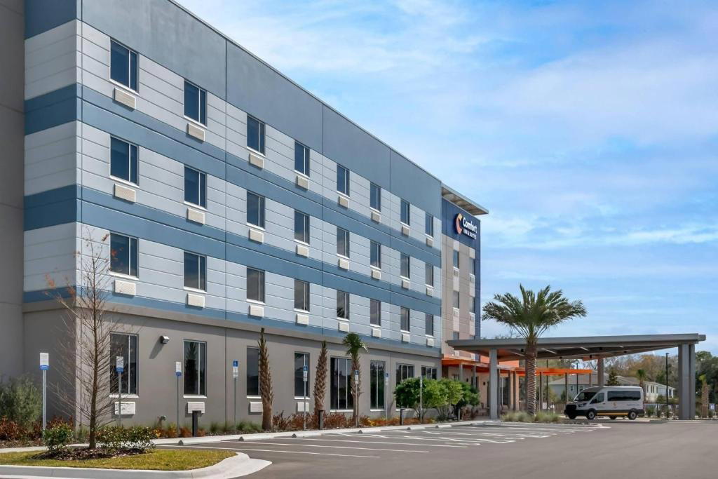 Comfort Inn & Suites Orlando Sanford Airport hotel in Sanford