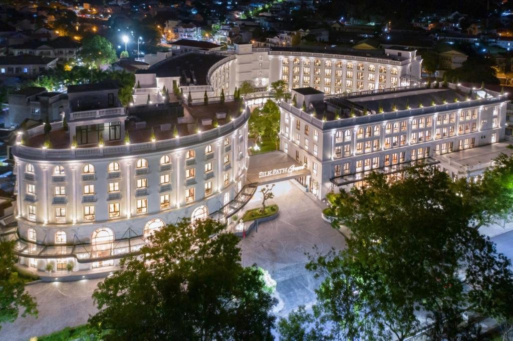 SILK PATH GRAND HUE HOTEL & SPA