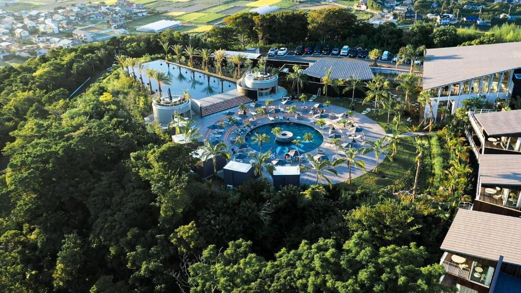 Botanical Pool Club hotel in Kyonan