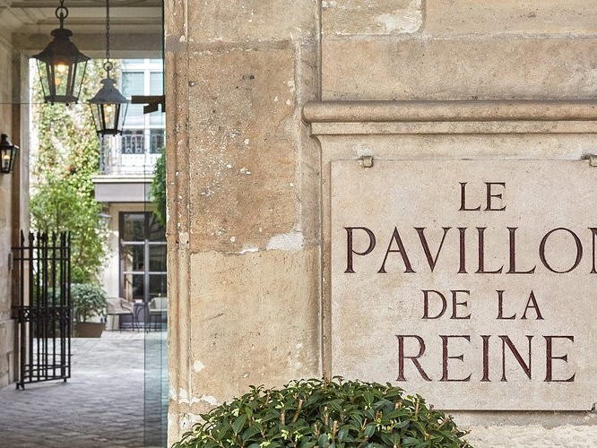 Le Pavillon de la Reine, Paris, France