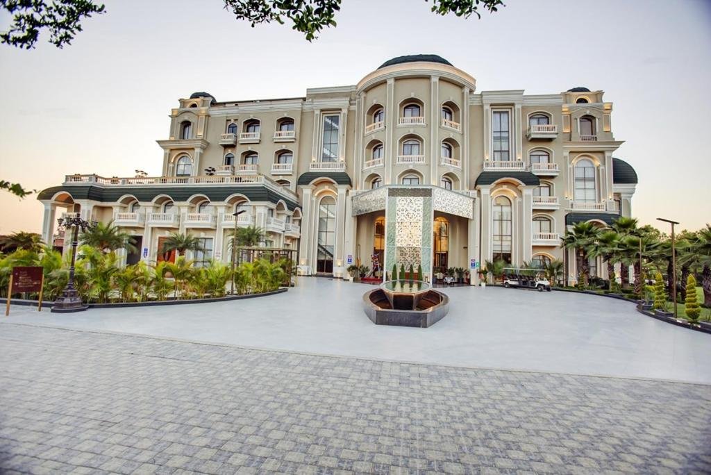 Sarovar Portico Saharanpur, Hotel in Saharanpur