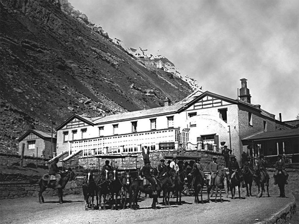 Puente del Inca hotel in Las Heras, Argentina