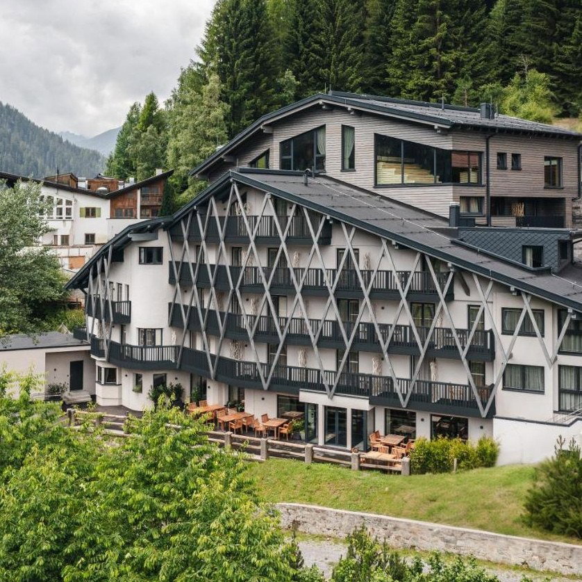 Arpuria - hidden luxury mountain home