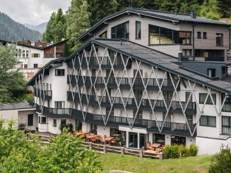 Arpuria - hidden luxury mountain home, St. Anton Am Arlberg, Austria