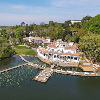 Brindos, Lac & Château