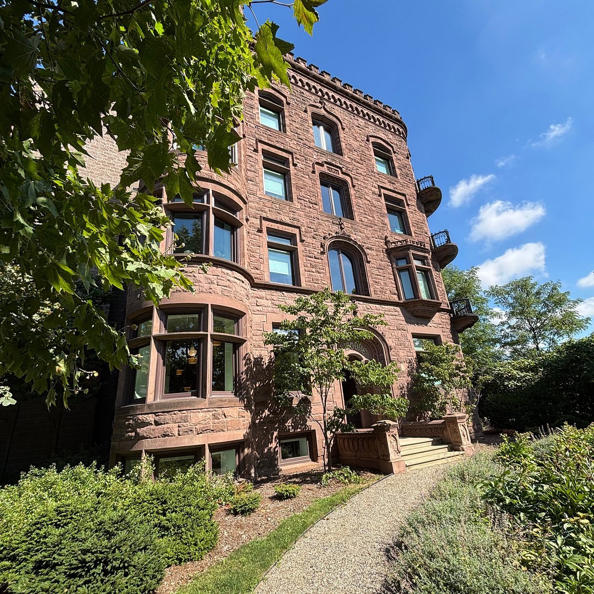 El Moore Lodge & Residences hotel in Detroit, United States