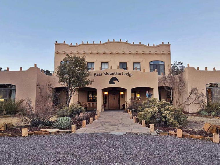 Bear Mountain Lodge, Silver City, United States