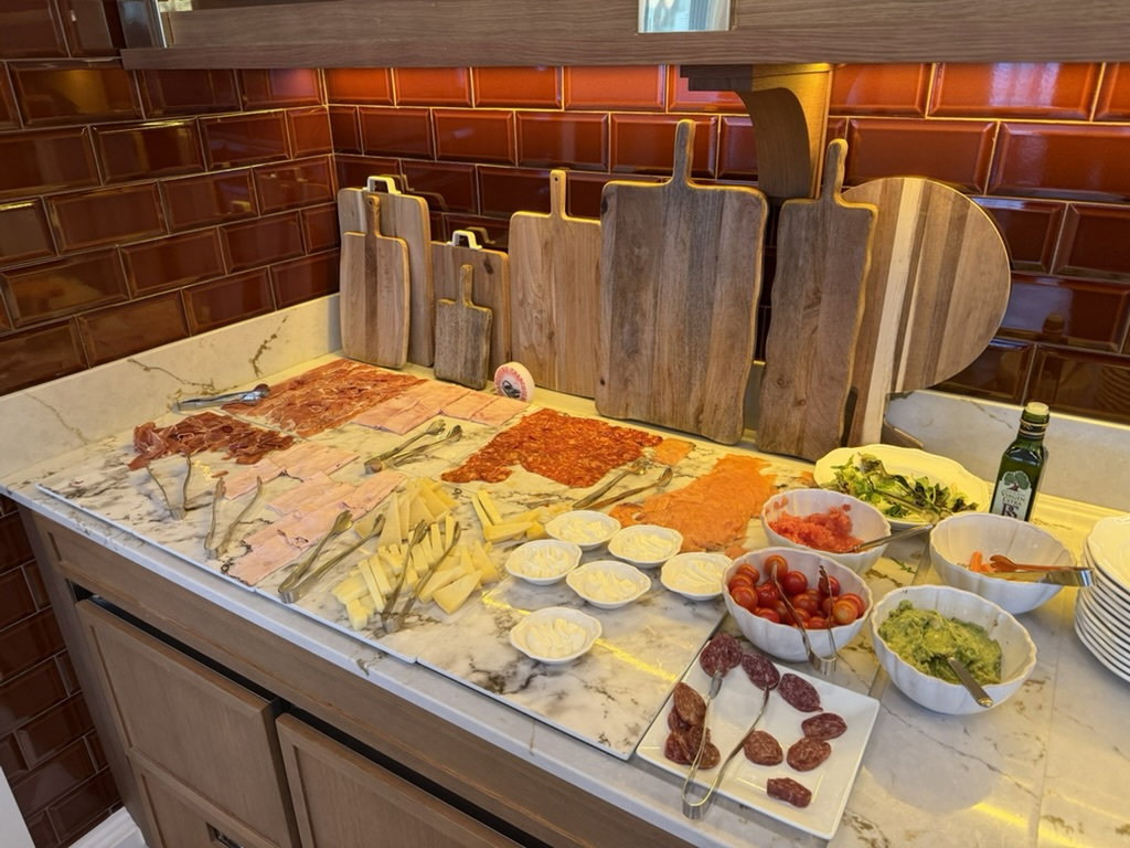Breakfast charcuterie, cheese, smoked salmon, tomatoes, and spreads at Hotel de Londres y de Inglaterra
