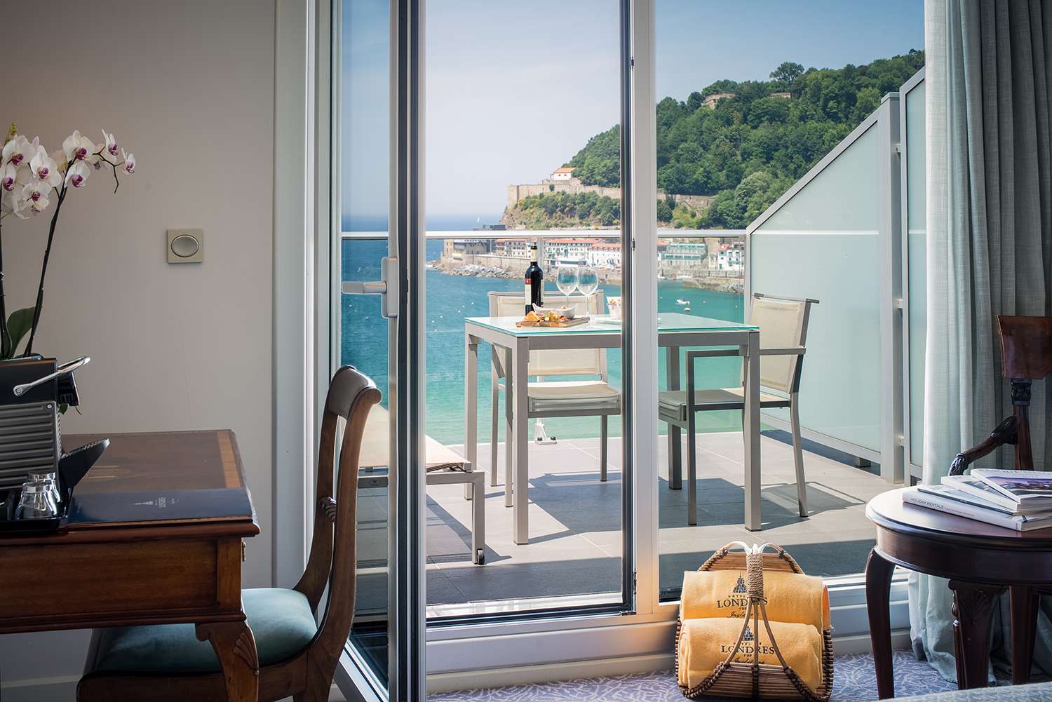 Sea-view room balcony at Hotel de Londres y de Inglaterra overlooking La Concha Bay