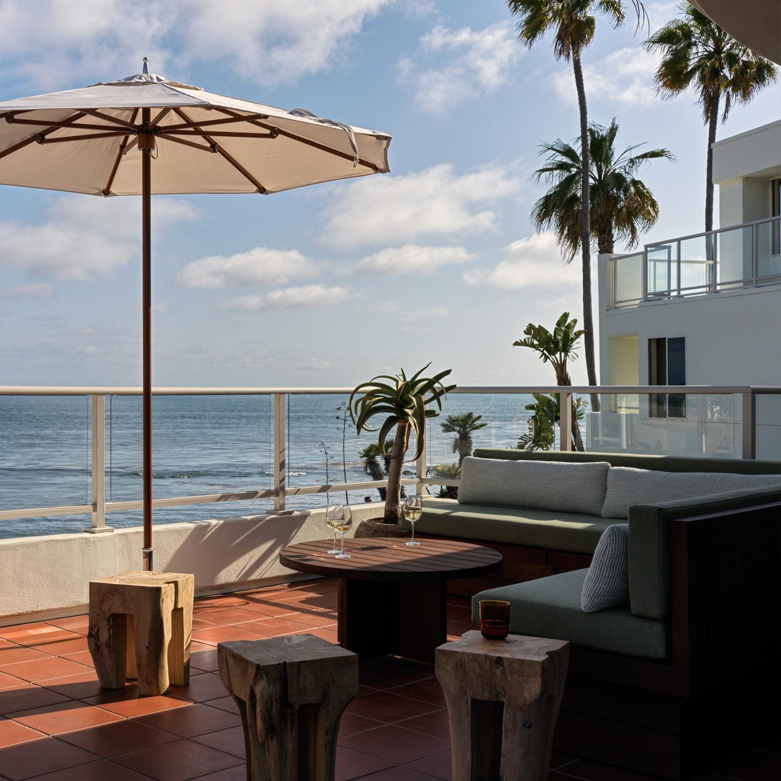 Casa Loma Beach Hotel