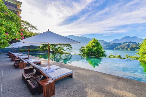 The Lalu Hotel - Lake View Restaurant