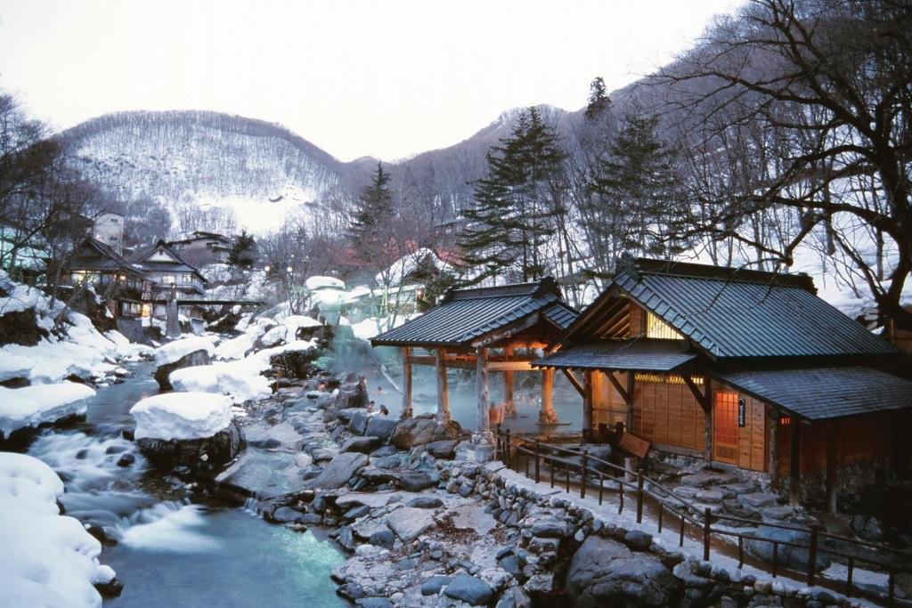 Takaragawa Onsen Osenkaku (宝川温泉 汪泉閣)