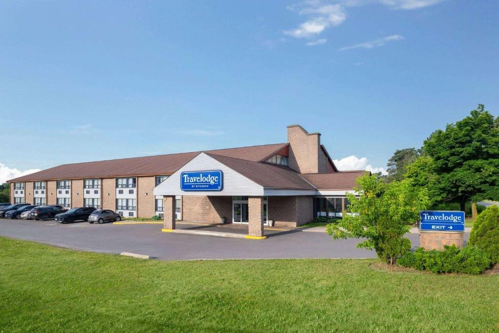Travelodge by Wyndham Downtown Barrie