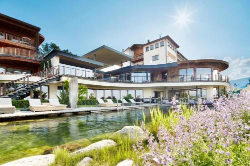 Hotel Chalet Mirabell, Avelengo, Italy