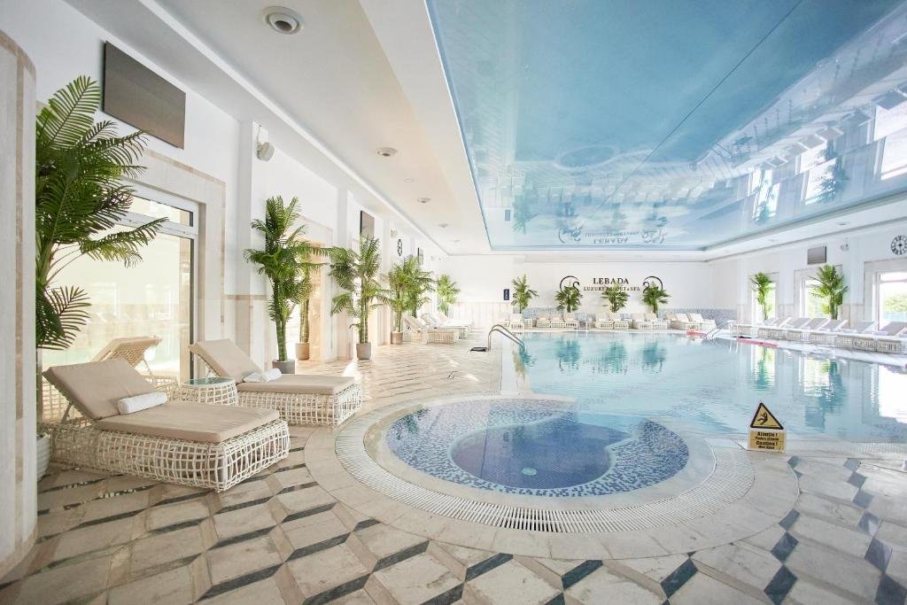 Lebada Luxury Resort & Spa hotel in Crisan, Romania