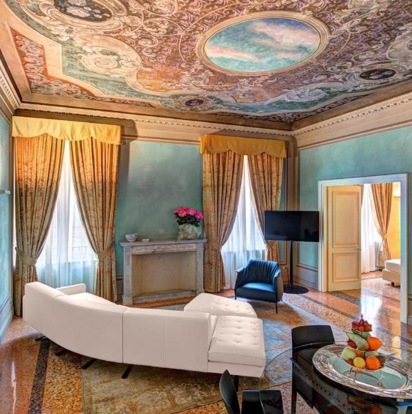 Hotel Rua Frati 48 in San Francesco, Modena, Italy