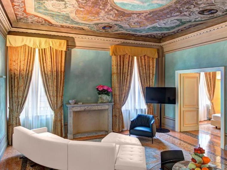 Hotel Rua Frati 48 in San Francesco, Modena, Italy