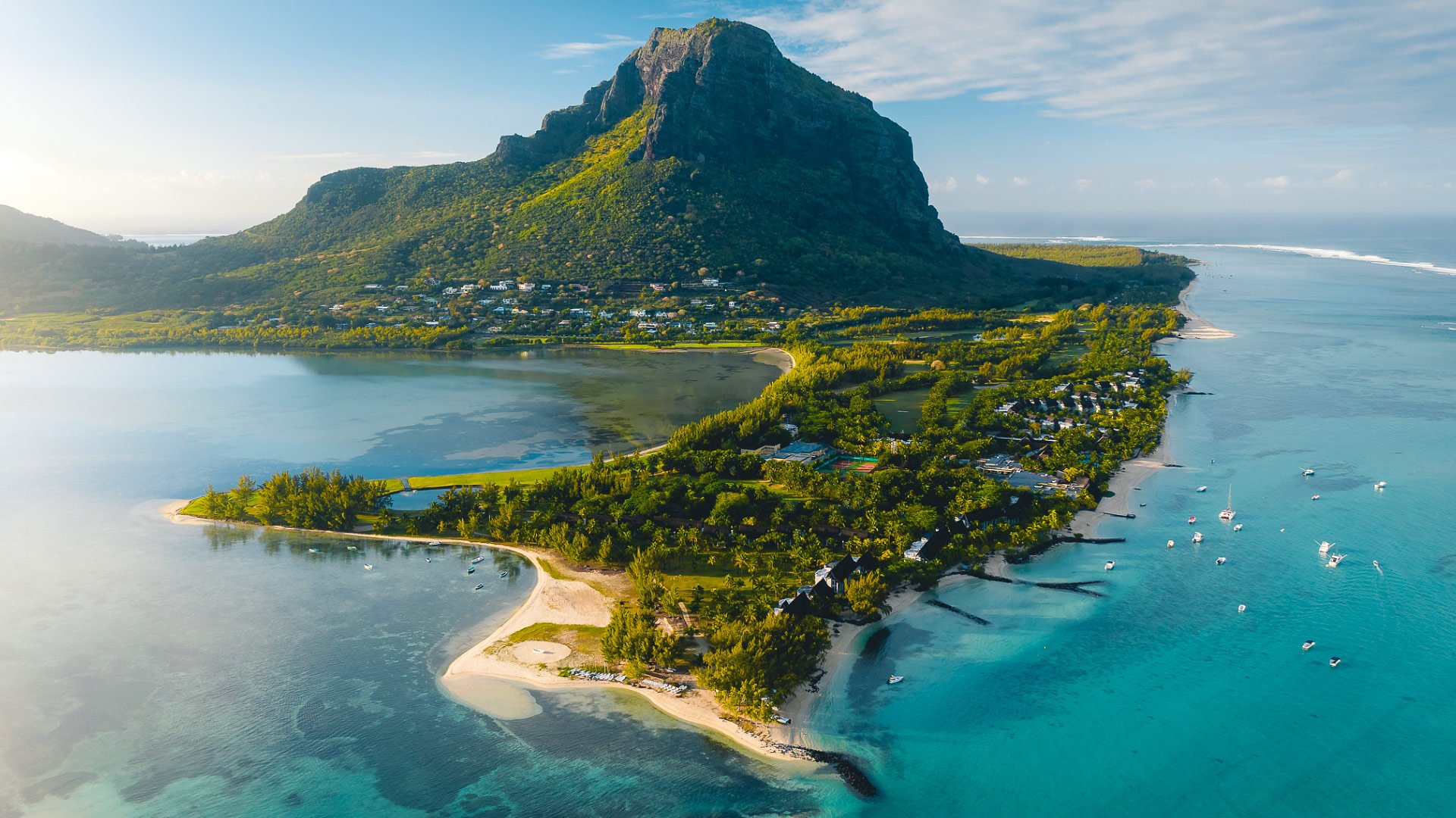 Paradis Beachcomber Golf Resort & Spa