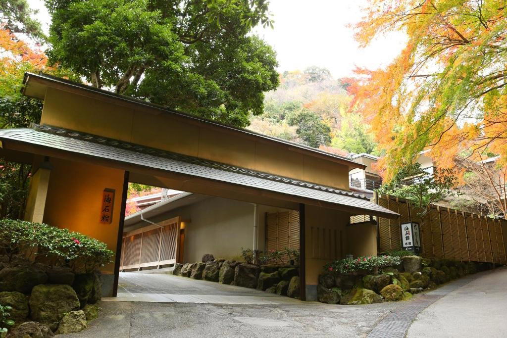 Tsubaki (海石榴), 湯河原町, Japan