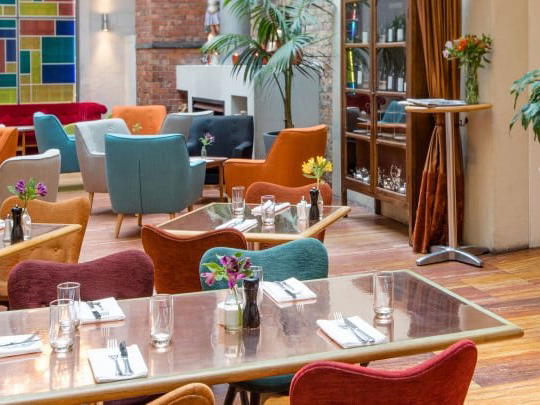 Hotel DeBrett, Auckland Central, New Zealand