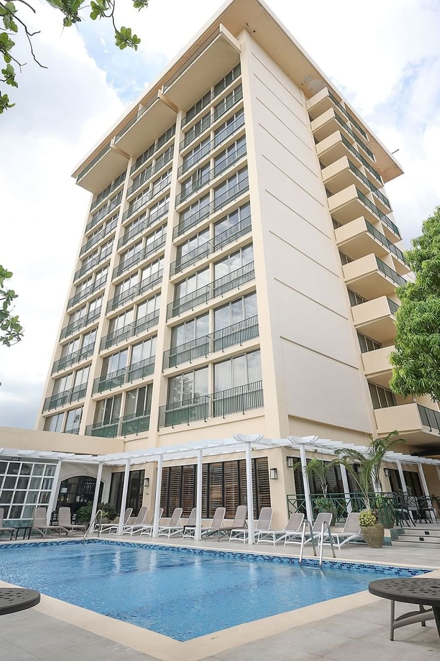 Courtleigh Hotel and Suites