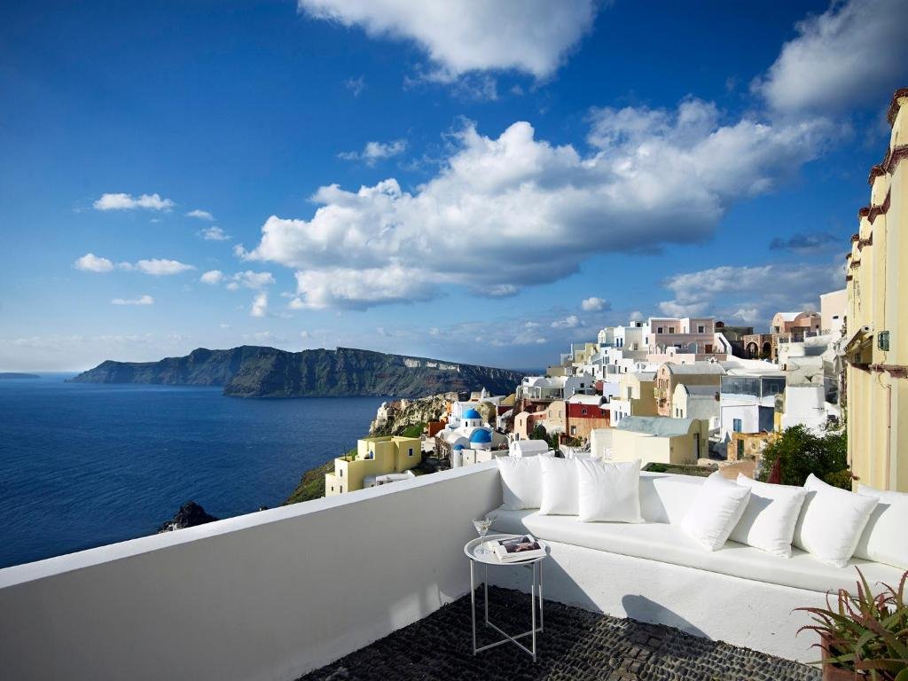 1864 The Sea Captain's House, Santorini, Greece