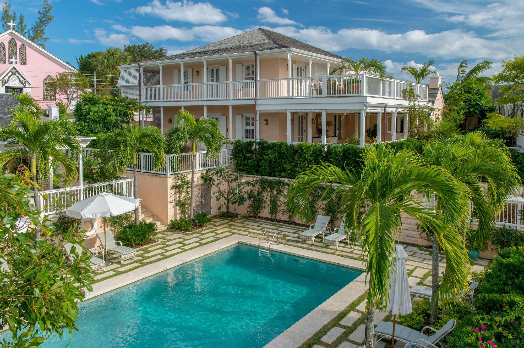 Eleven Bahama House hotel in Dunmore Town