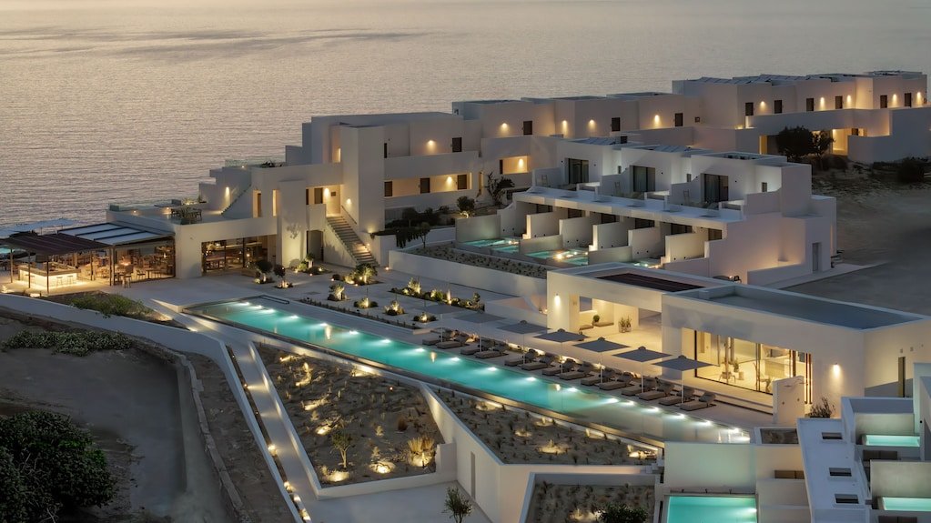 Domes White Coast Milos