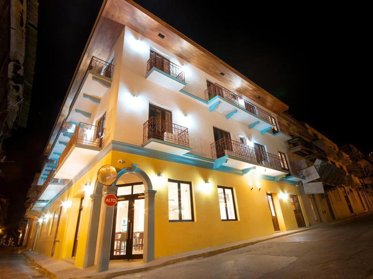 Tántalo Hotel / Kitchen / Roofbar, Panama City, Panama