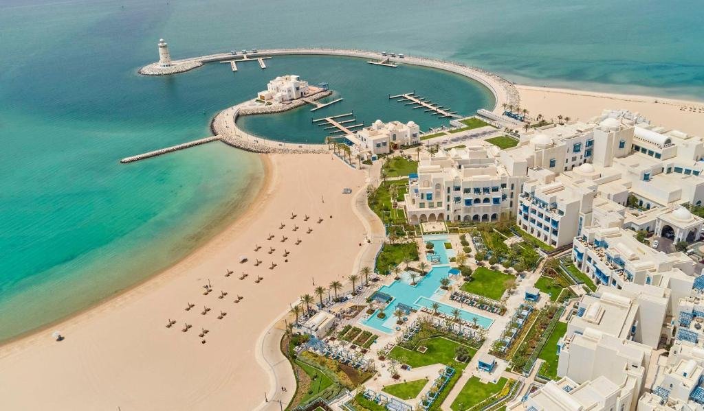 Hilton Salwa Beach Resort & Villas, Hotel in Abu Samra