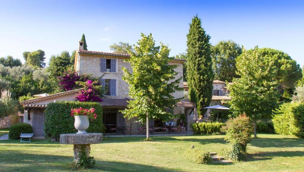 Hôtel du Clos hotel in Le Rouret, France