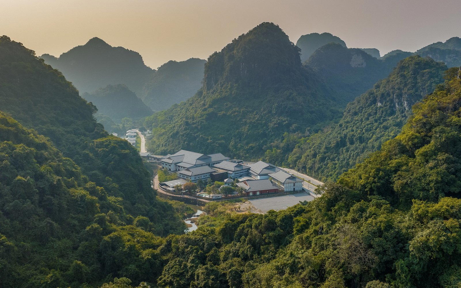 Hilton Quang Hanh Onsen Resort hotel in Cam Pha