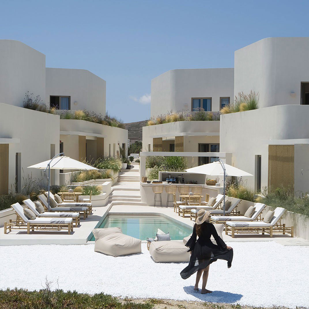 White Pebble Suites, Hotel in Milos