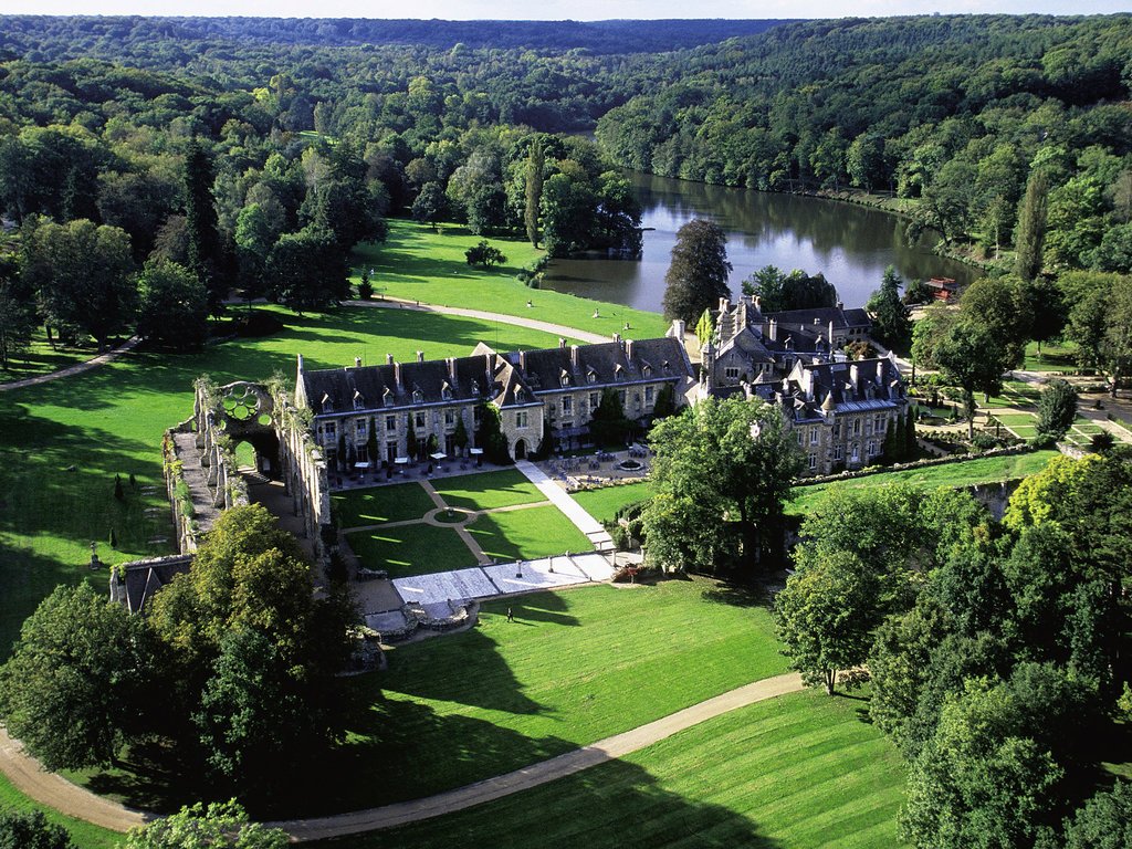 Abbaye Des Vaux de Cernay hotel in Cernay-la-ville, France
