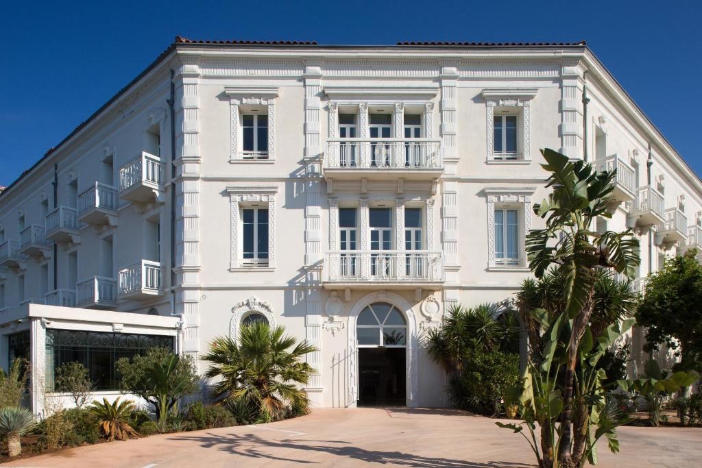 Grand Hôtel des Sablettes Plage, La Seyne-sur-Mer, France