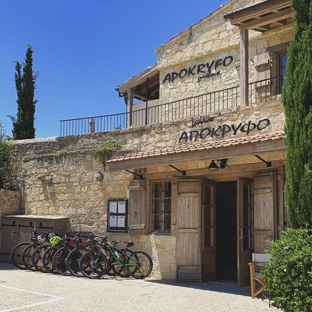 Apokryfo Traditional Guesthouse, Hotel in Lofou