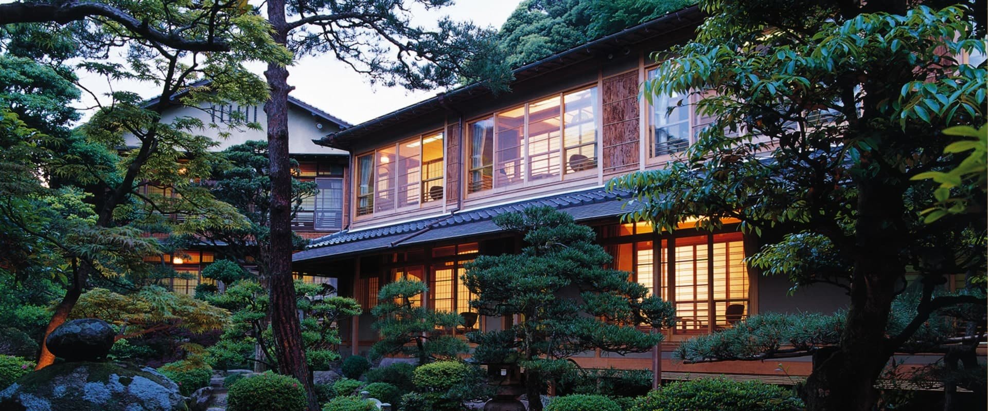 Nishimuraya Kinosaki Onsen (西村屋本館), Hotel in Toyooka