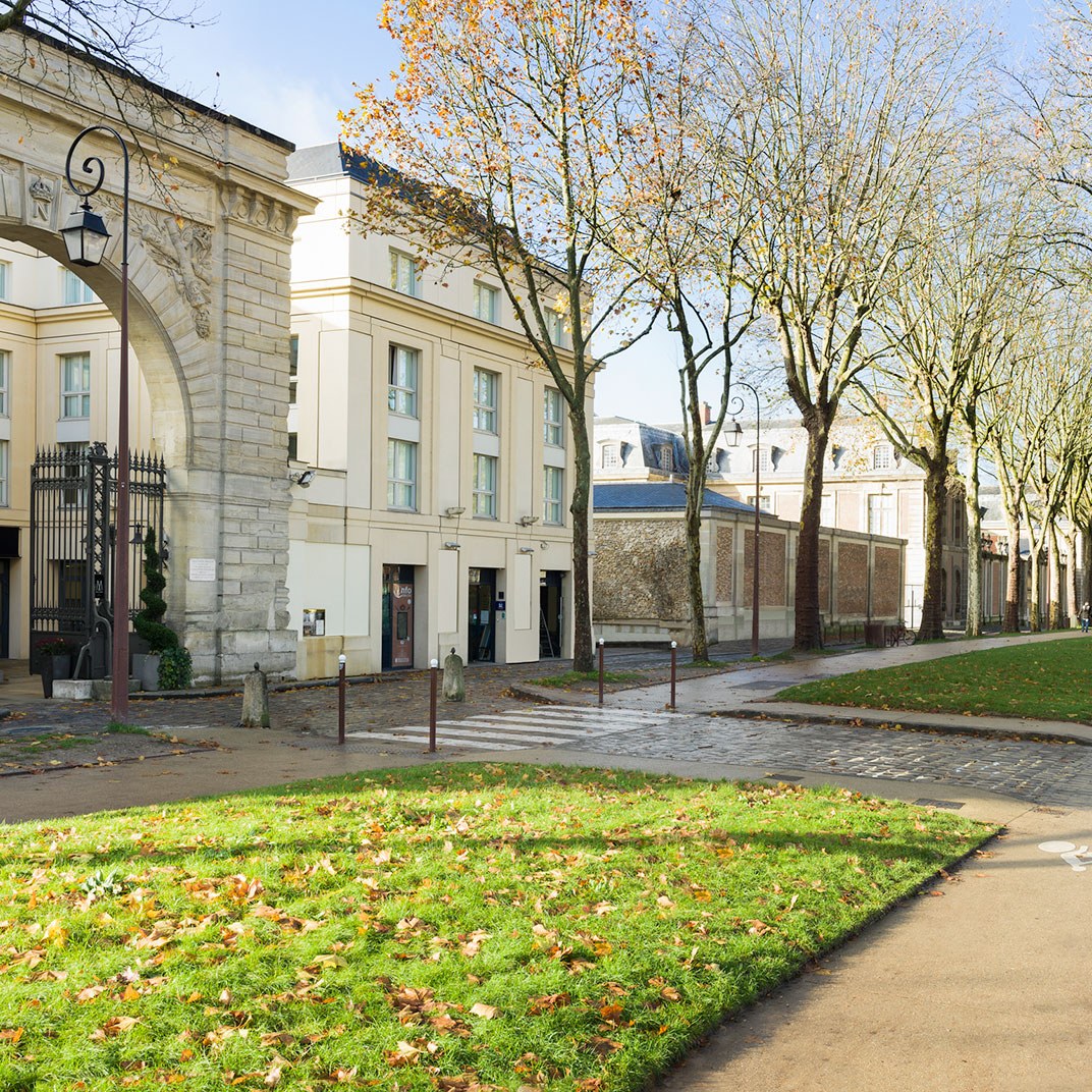 Le Louis Versailles Château