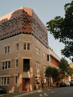 Paramount House Hotel
