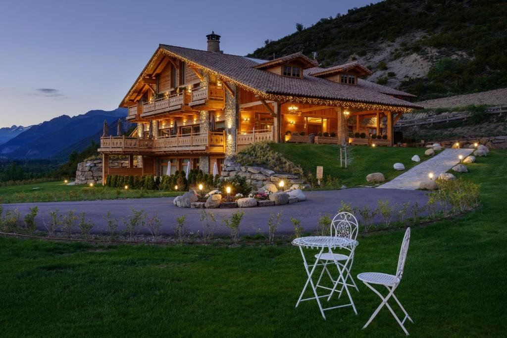 HOTEL & CHALET VIÑAS DE LÁRREDE, Hotel in Huesca