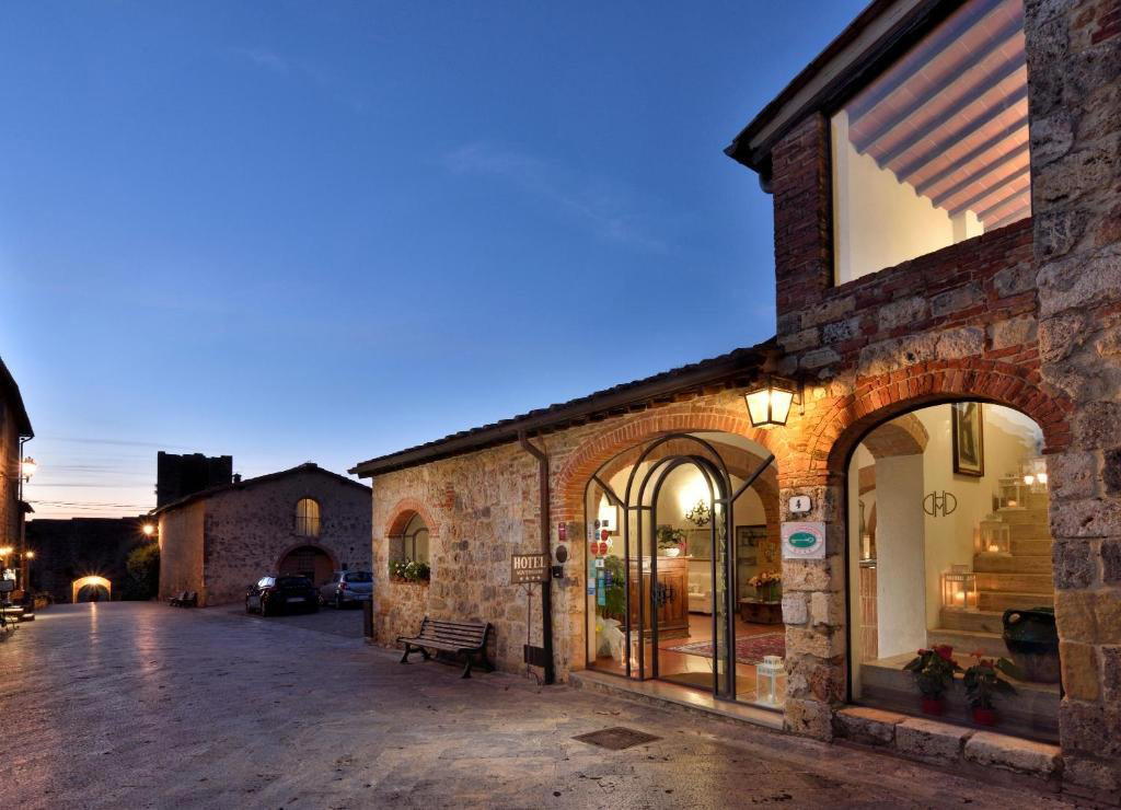 Monteriggioni hotel in Monteriggioni, Italy