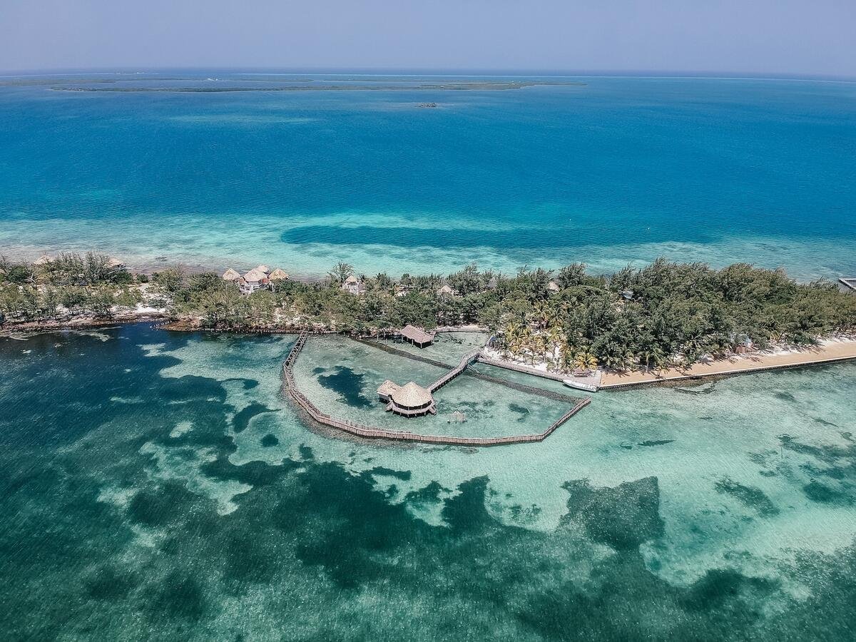 Thatch Caye Resort hotel in Coco Plum Range, Belize