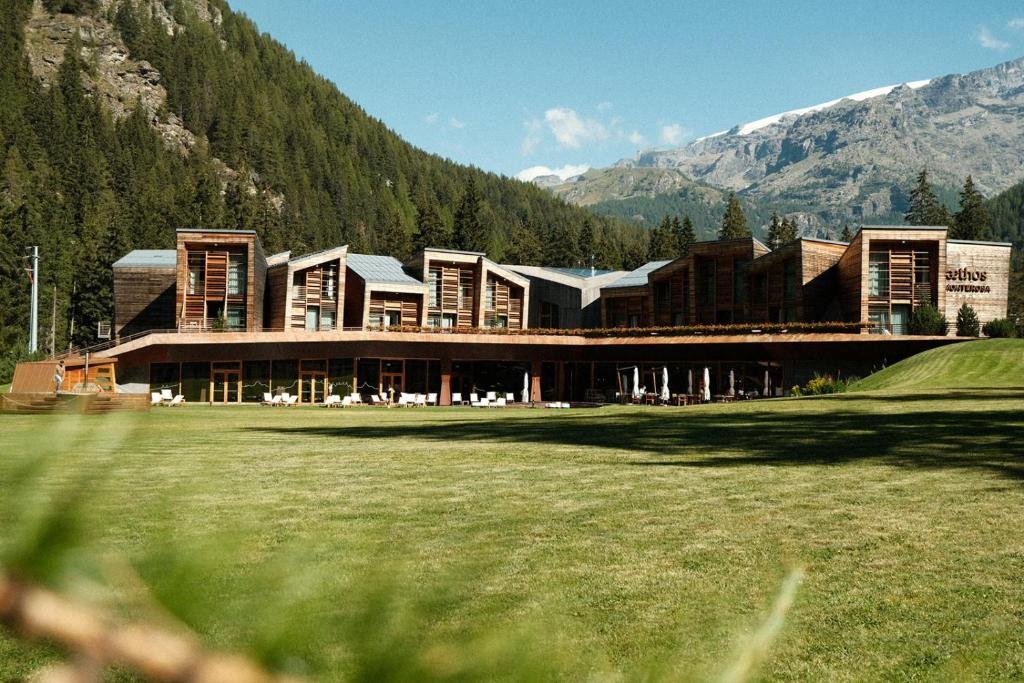 Aethos Monterosa hotel in Champoluc, Italy