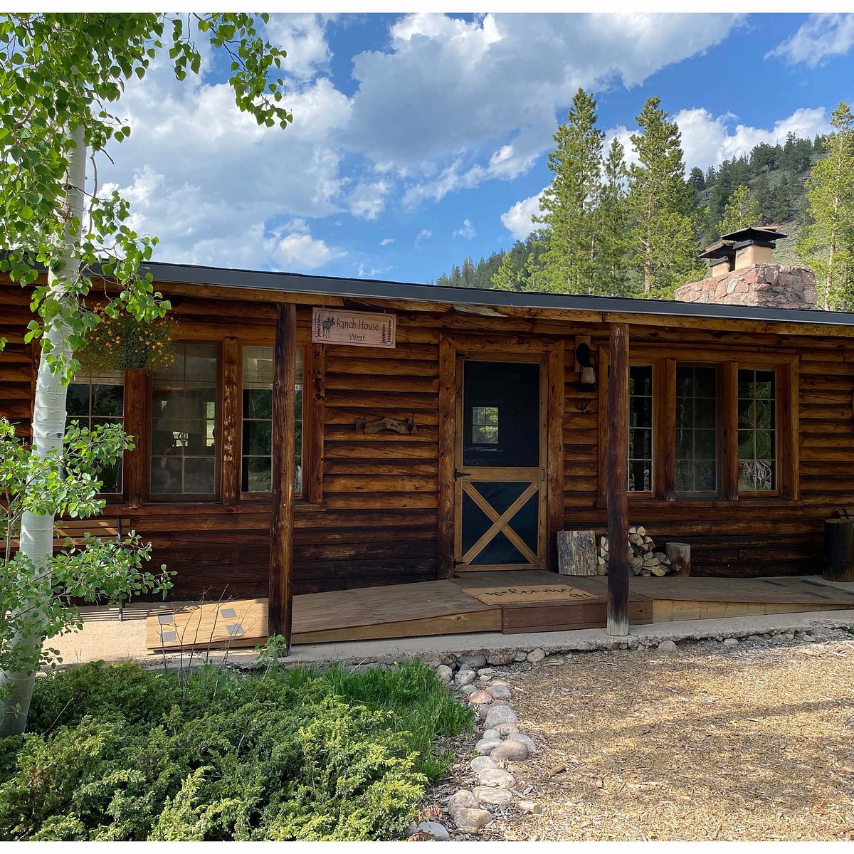 Rawah Ranch hotel in Glendevey, United States