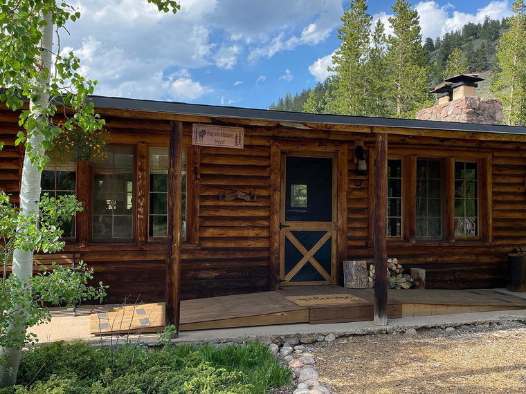 Rawah Ranch, Jelm, United States