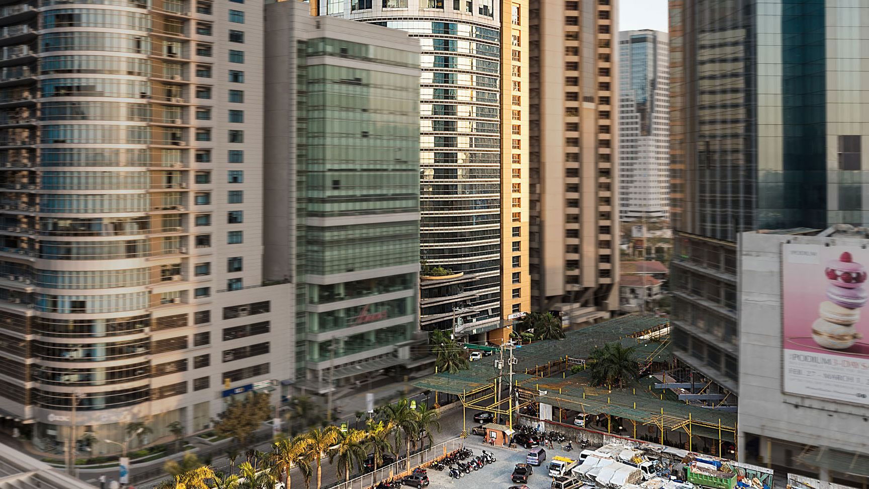 Discovery Suites Manila Philippines, Hotel in Manila
