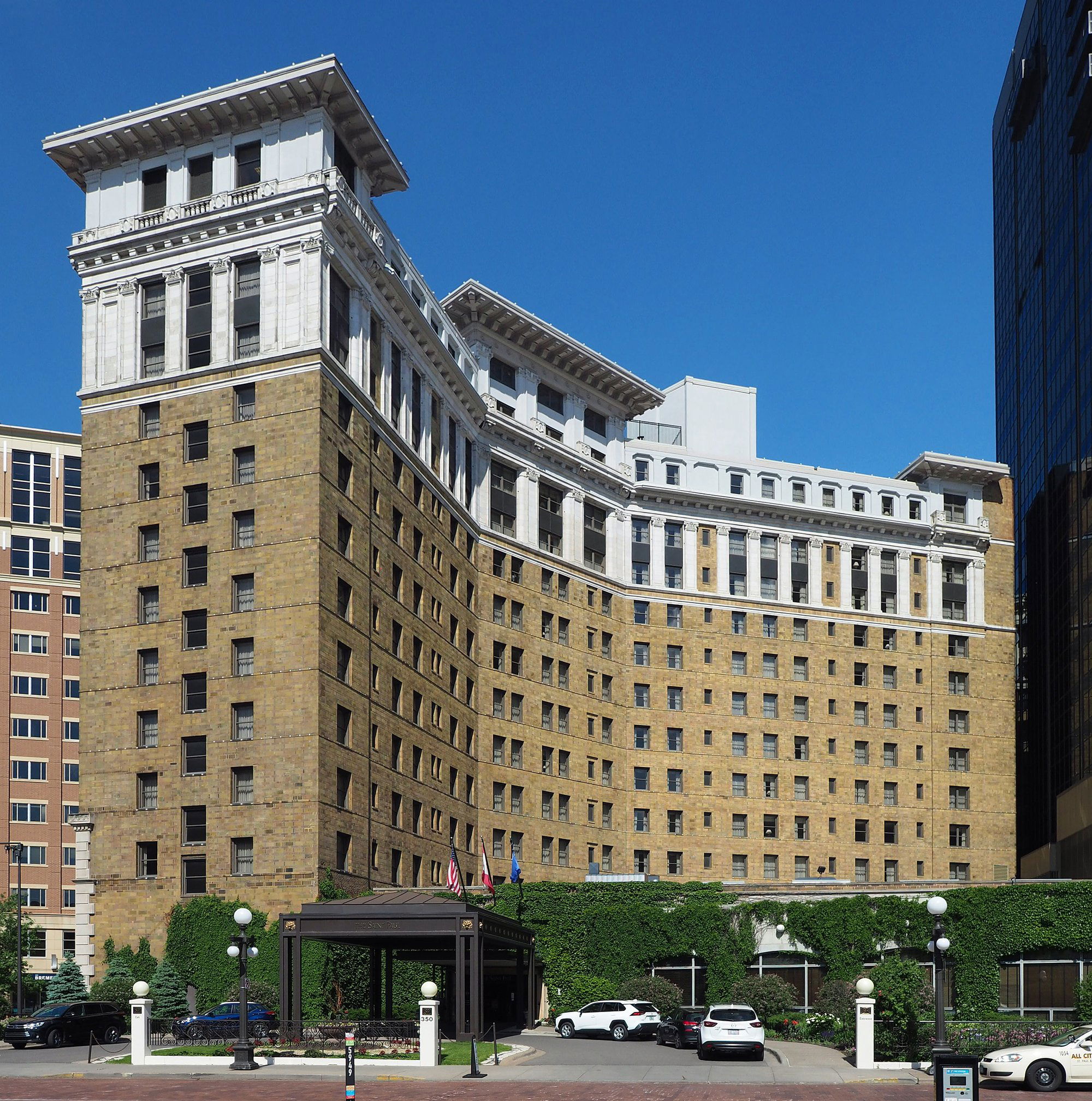 The Saint Paul Hotel, Hotel in St Paul